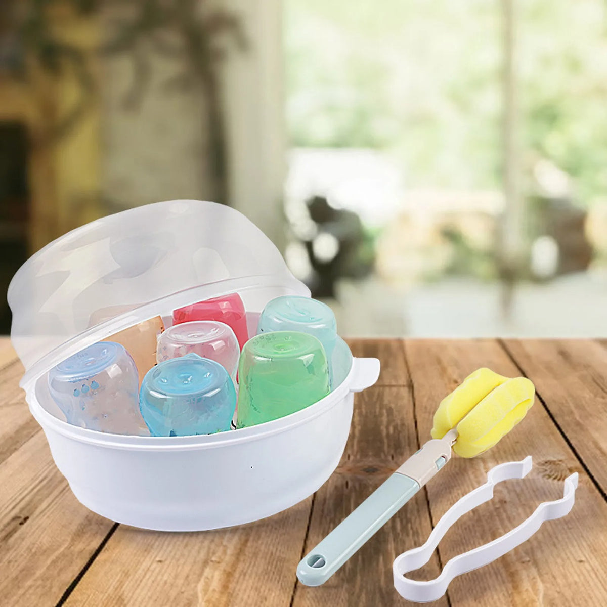 sterilisateur a vapeur pour biberon installer sur la table